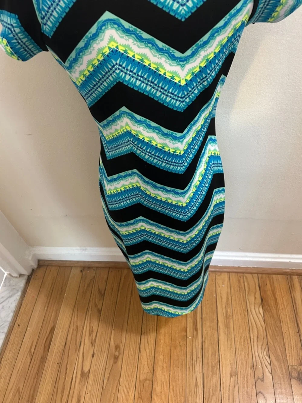 Chevron Scoop-Neck Midi Dress 🌹 - Picture 9 of 9